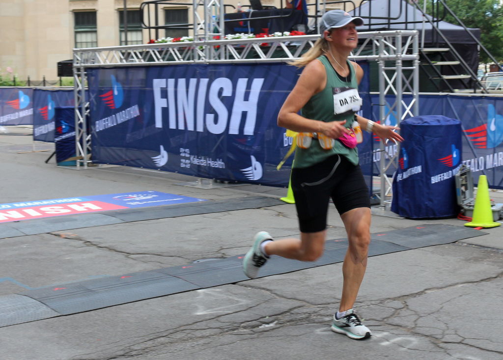 Hinsdale’s Songin shines at Buffalo Marathon